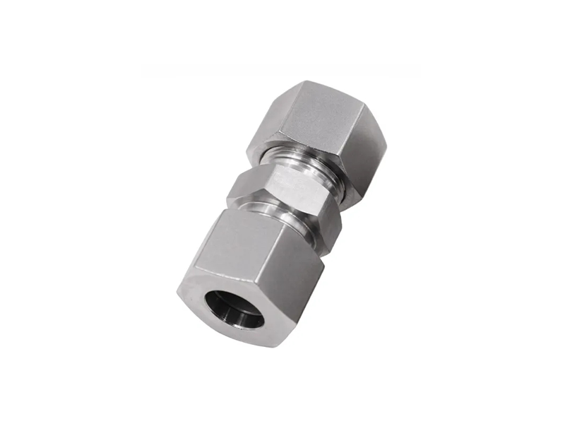 1C RN Metric male 24° cone adapter with nut and sleeves L type